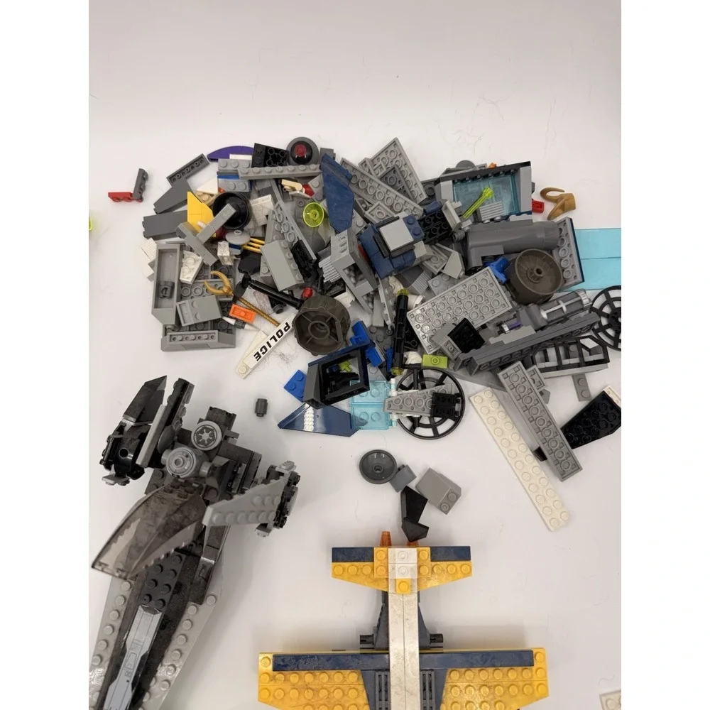 LEGO Miscellaneous Lot Assorted Bricks and Pieces/ Minifig Star Wars Jets Parts - Picture 8 of 13